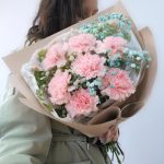 "Нежное облако" из диантусов с гипсофилой